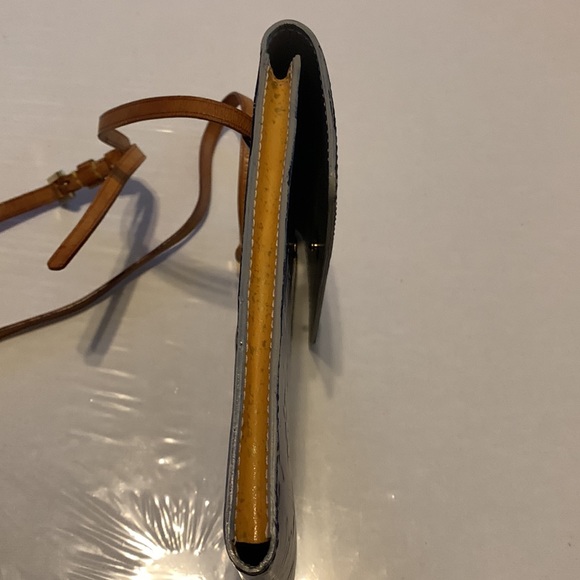 Louis Vuitton belt bag - Picture 8 of 11